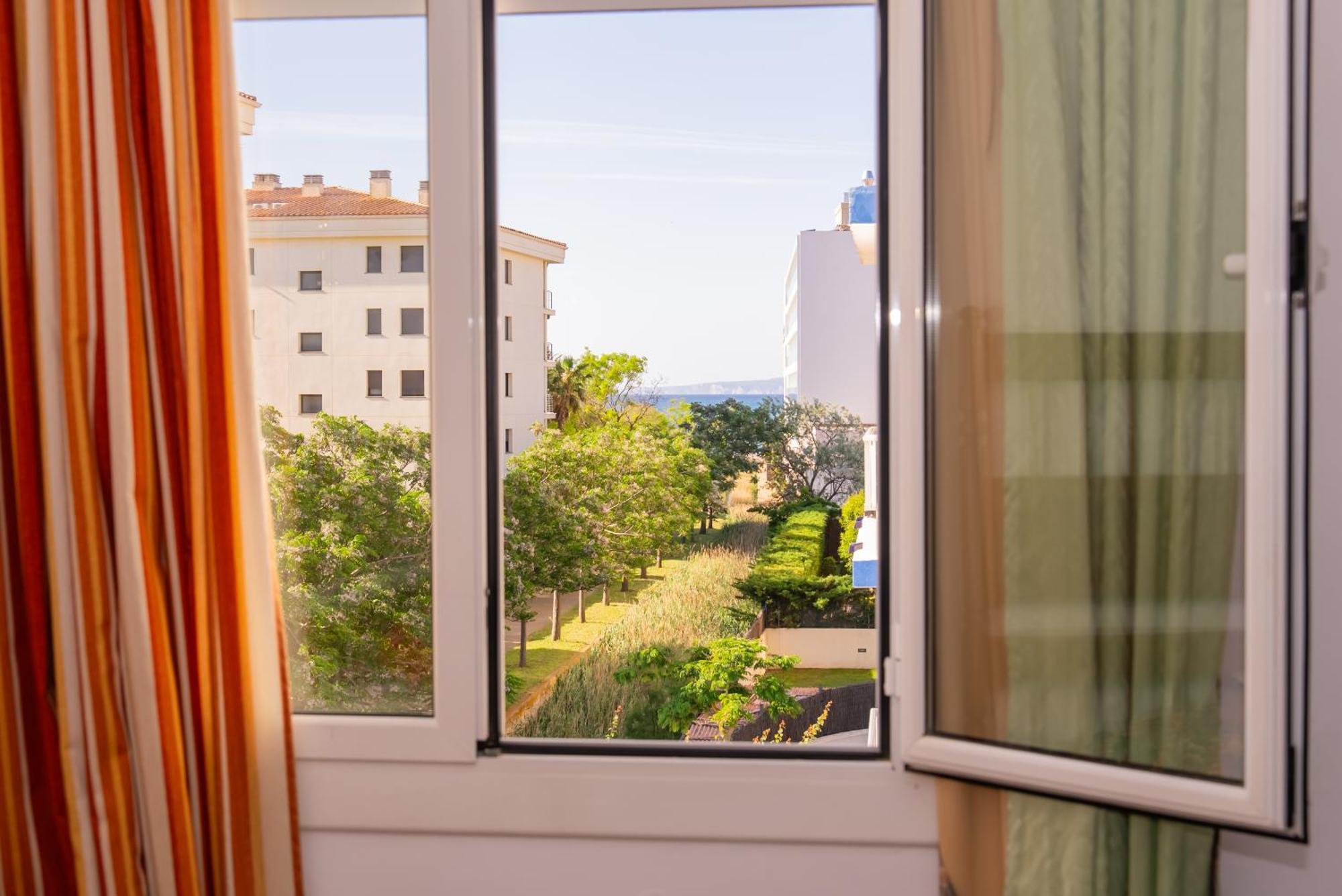 Hotel Montana By Bossh! Hotels โรเซส ภายนอก รูปภาพ
